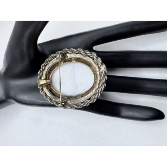 Vintage Brooch Ornate Porcelain Gold Tone Portrait Lovely Lady Unbranded - Picture 10 of 13